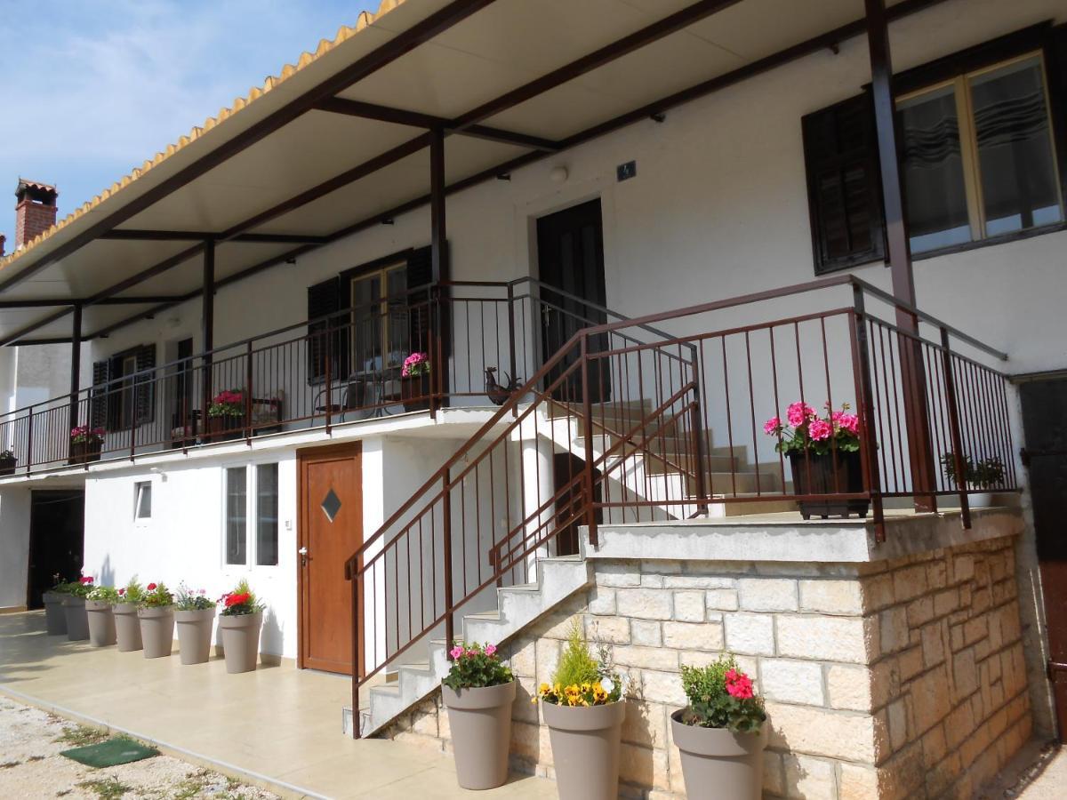 Apartma The Golden Well *